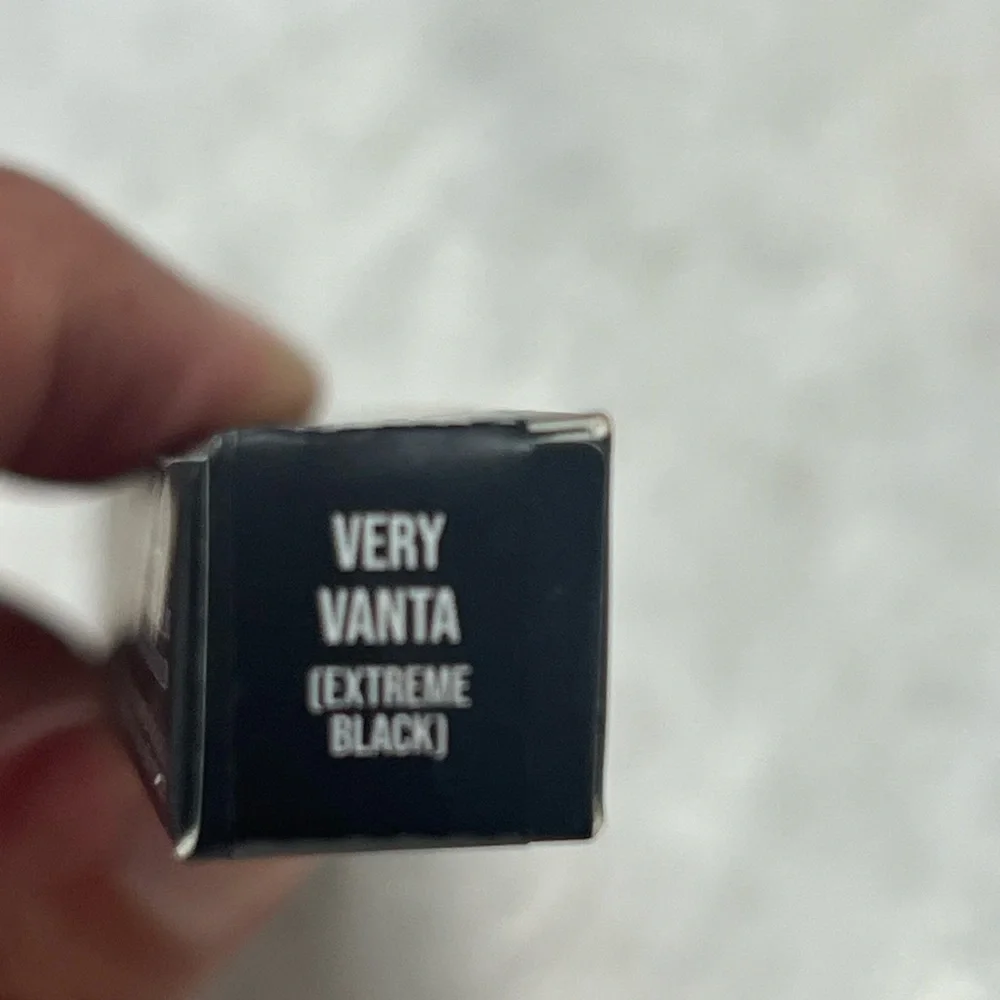 HUDA BEAUTY Creamy Kohl Eye Pencil - Very Vanta Black - Picture 4 of 4